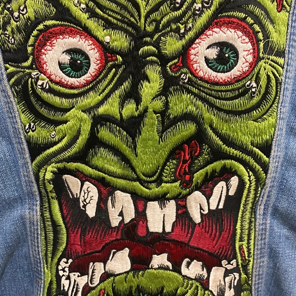 Custom embroidered vintage wrangler jean jacket - Picture 4 of 5